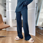 Damski Zestaw z Prążkowanym Swetrem i Spodniami