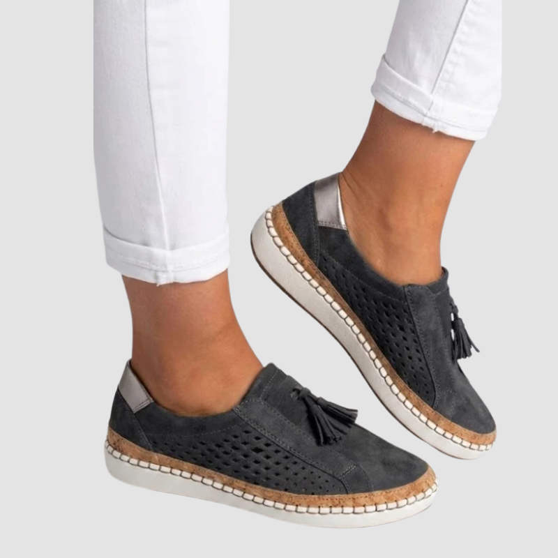 Loafersy Damskie z Ażurowymi Wstawkami i Frędzlami