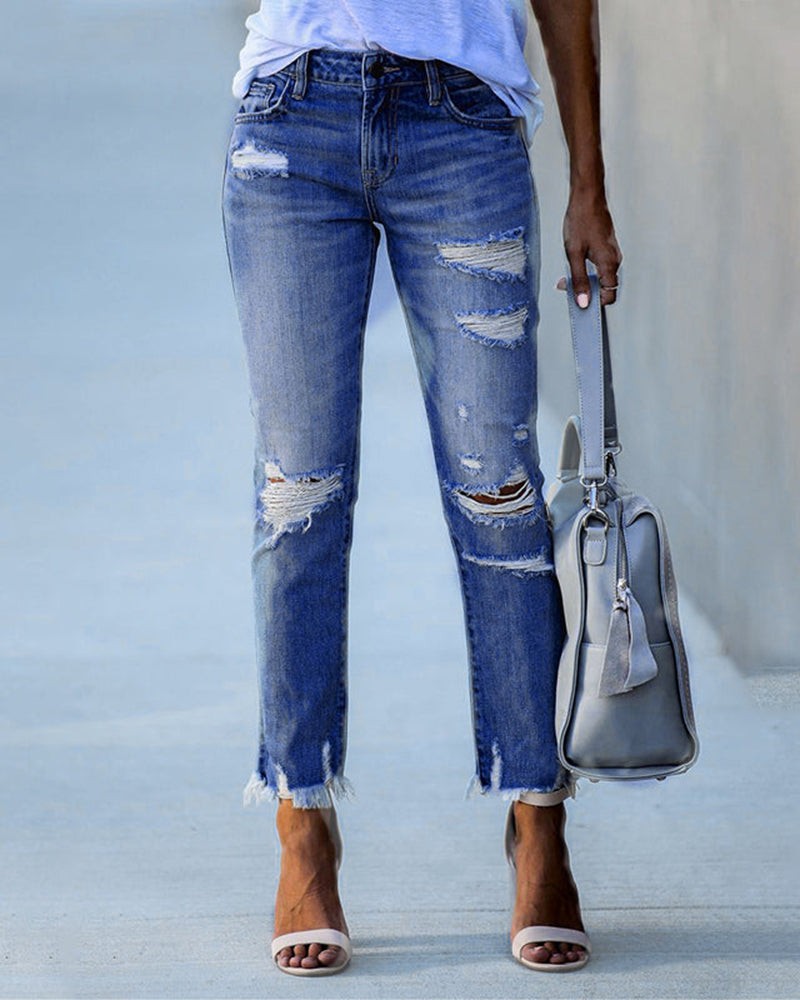 Jeansy Damskie z Przetarciami i Postrzępionym Dołem